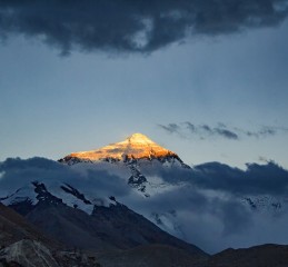 探秘川西秘境，成都启程，九寨沟与泸沽湖的奇幻之旅
