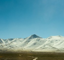 穿越山水之间，从成都出发，探秘九寨沟的绝美之旅